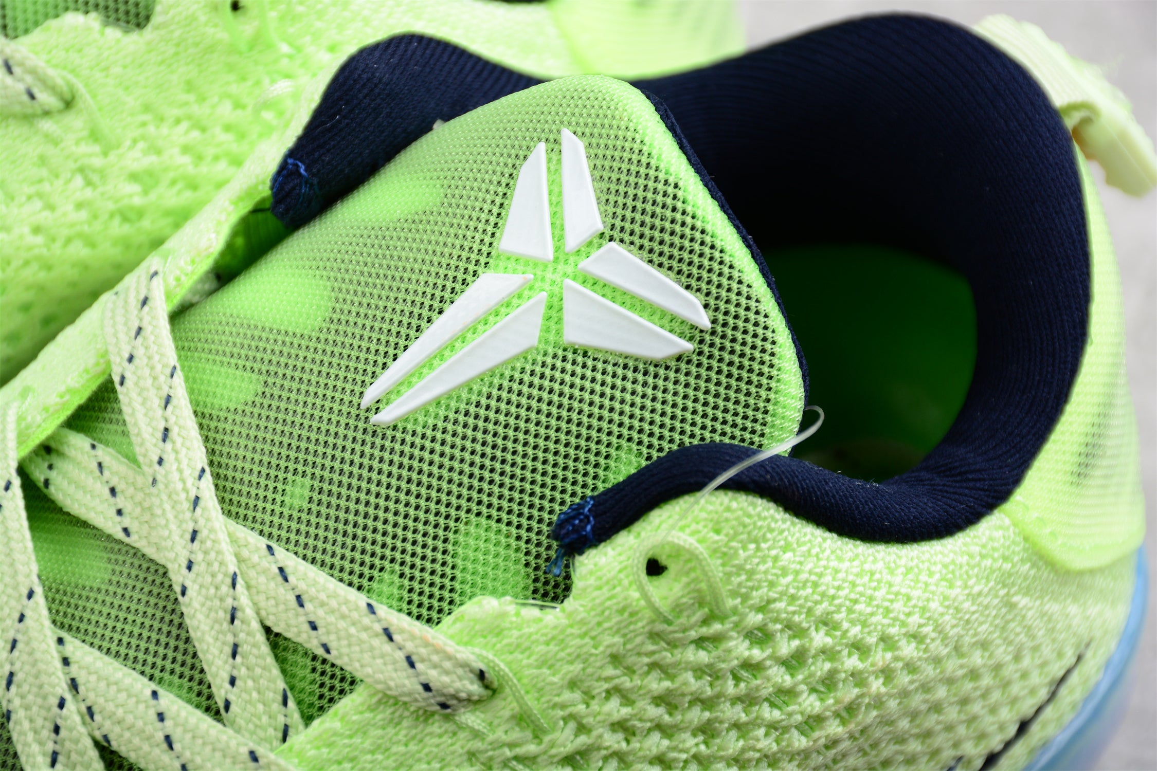 NIKE KOBE ELITE LOW 4KB x LIQUID LIME