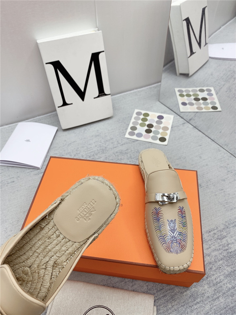 H**me5 loafer slippers