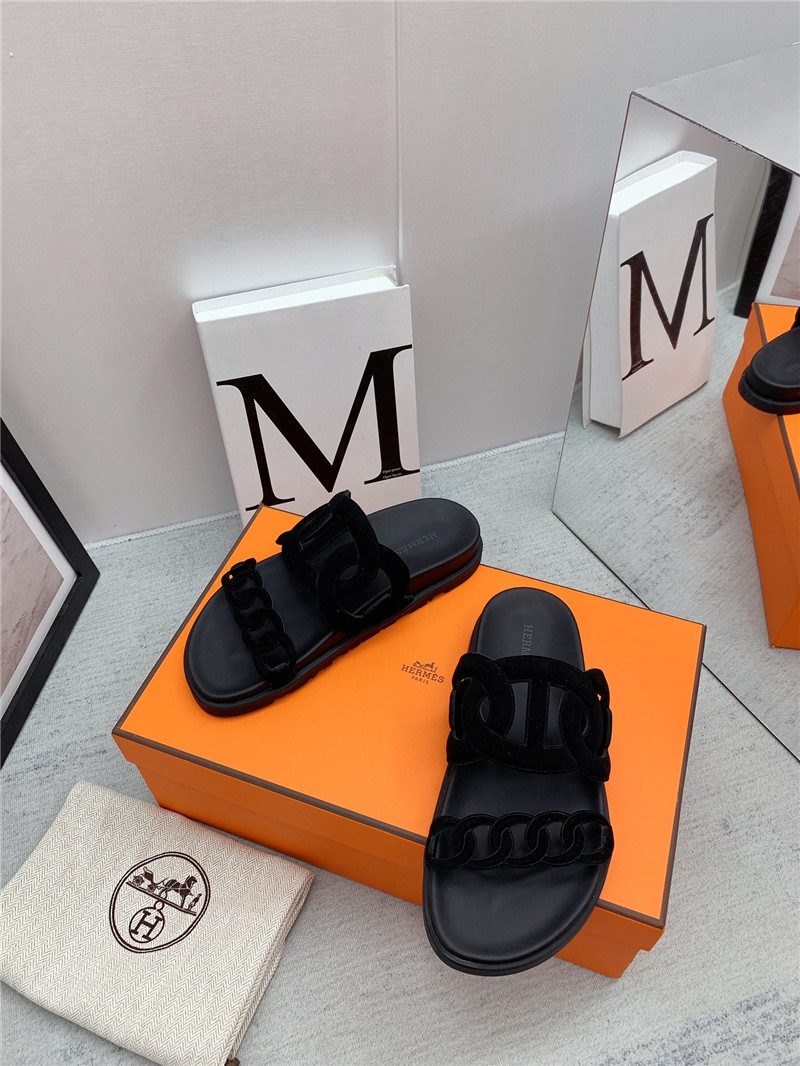 H**me5 flat sandals