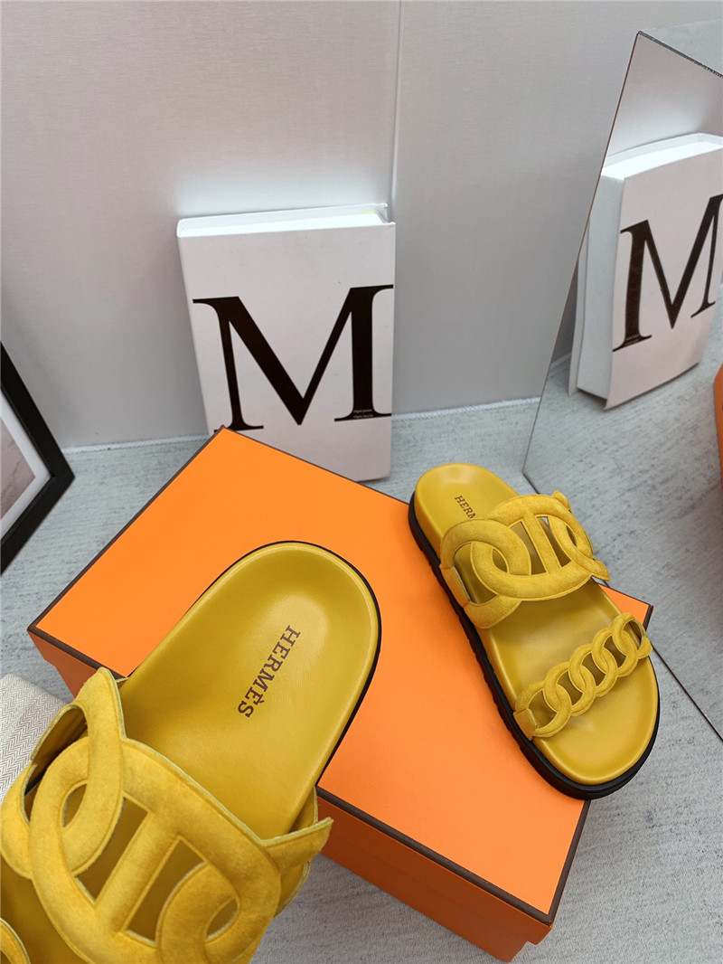 H**me5 flat sandals