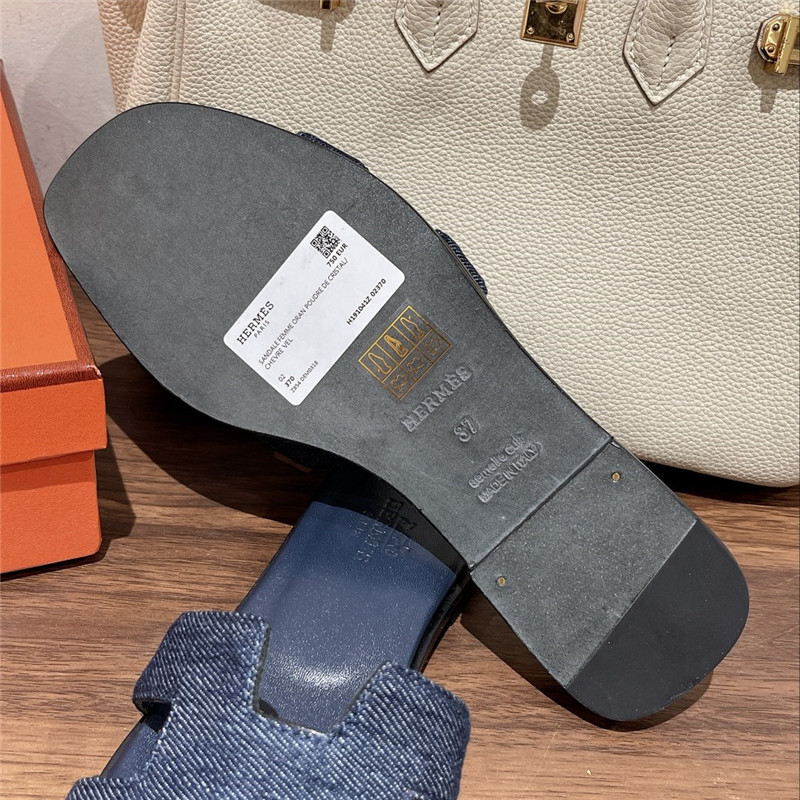 H**me5 H buckle slippers