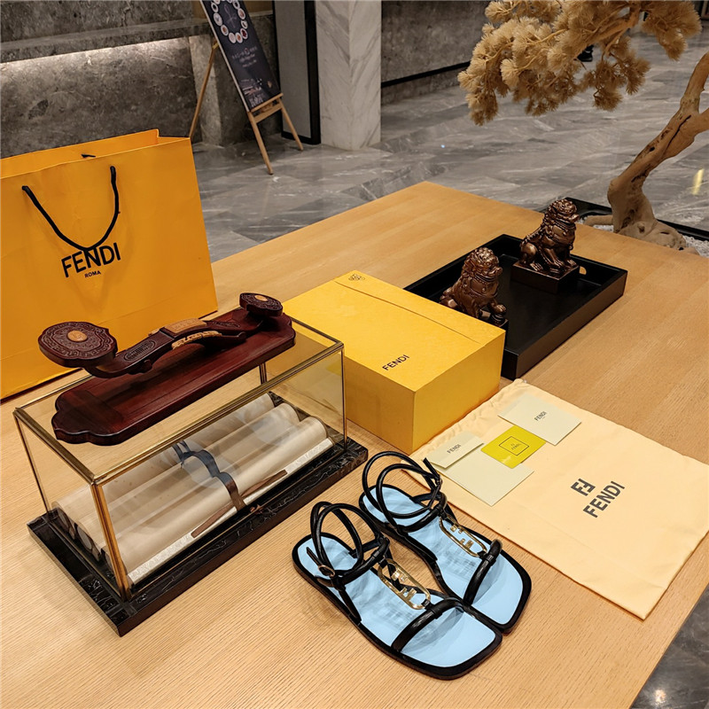 F**di flat beach sandals