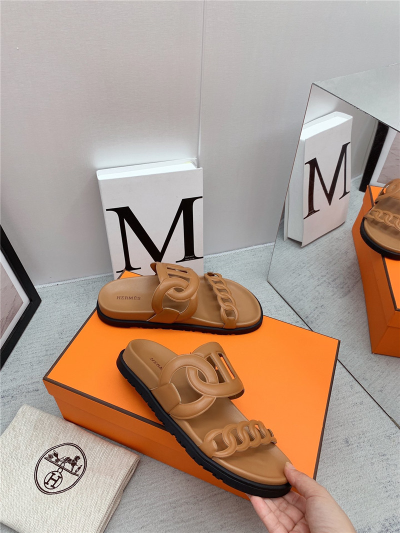 H**me5 flat sandals