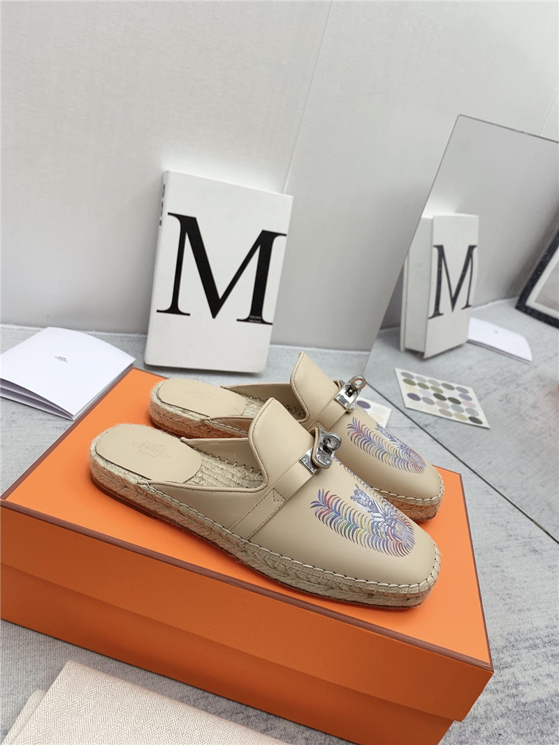 H**me5 loafer slippers