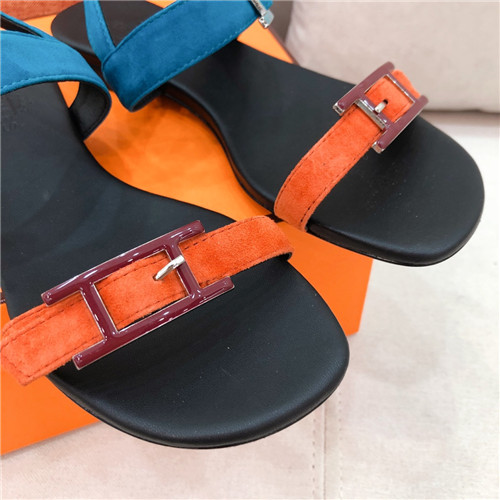 H**me5 flat sandals