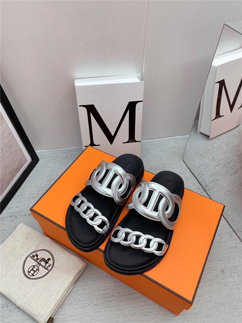 H**me5 flat sandals