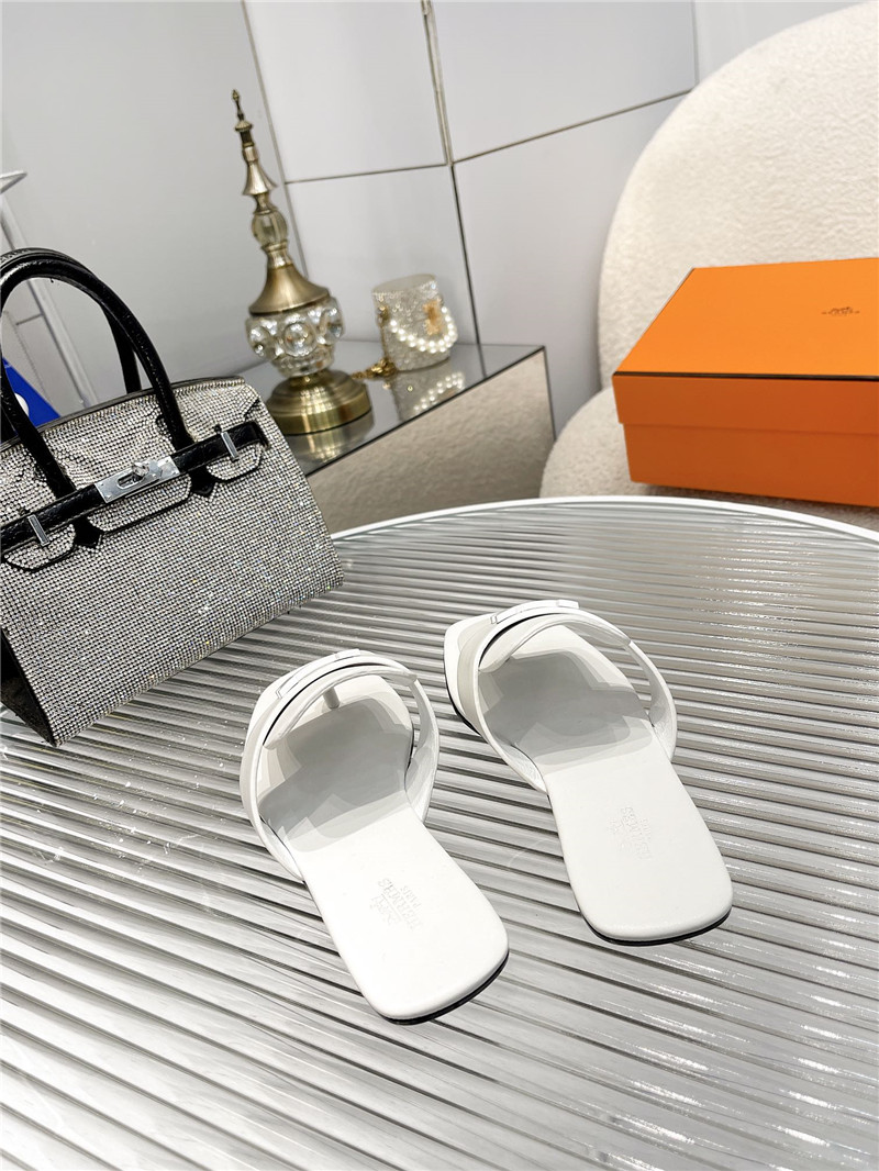 H**me5 Classic H Buckle Sandals