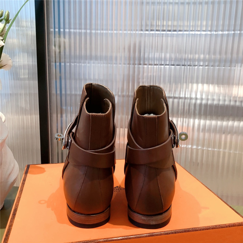 H**me5 kelly buckle ankle boots