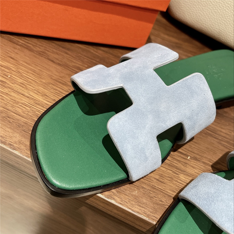 H**me5 H buckle slippers