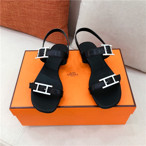 H**me5 flat sandals