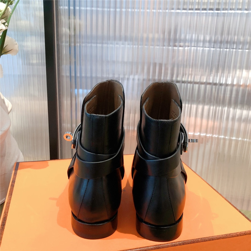 H**me5 kelly buckle ankle boots