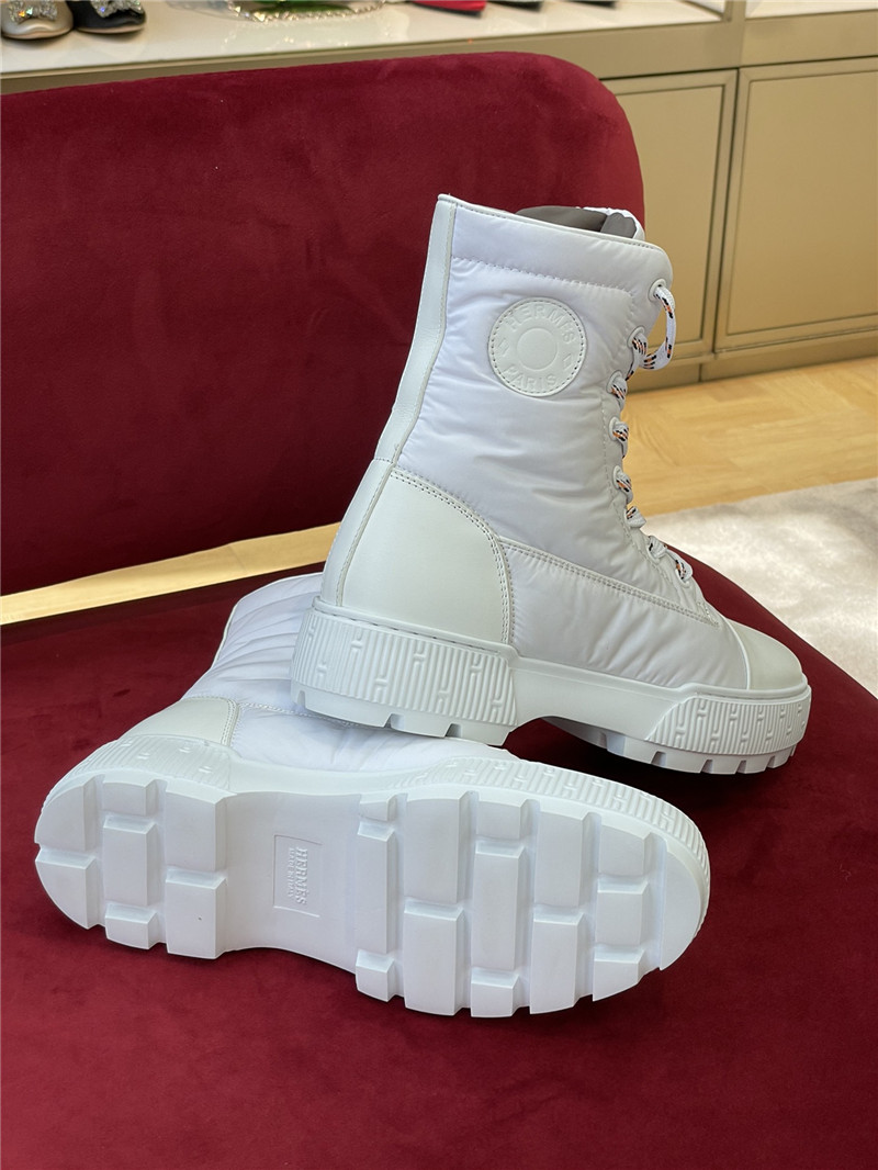 H**me5 down sports ankle boots