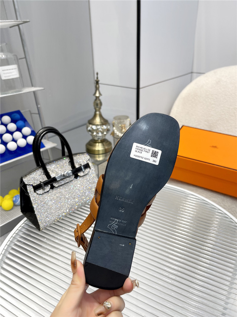 H**me5 pig nose sandals