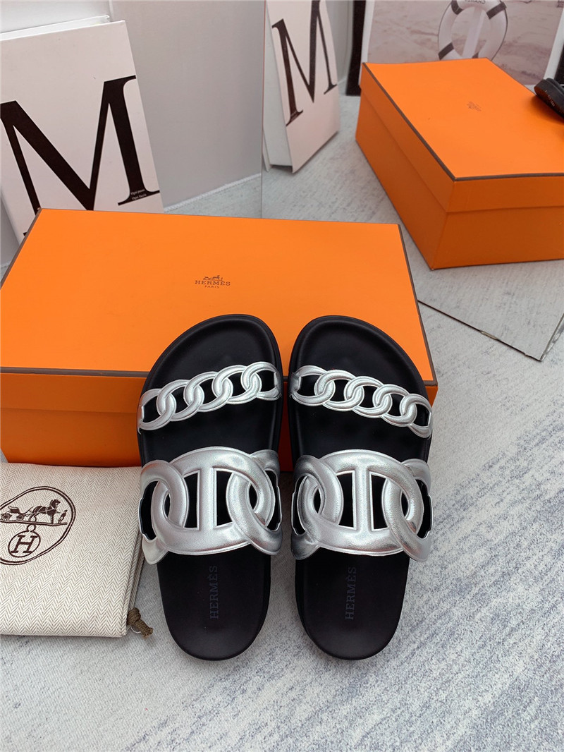 H**me5 flat sandals
