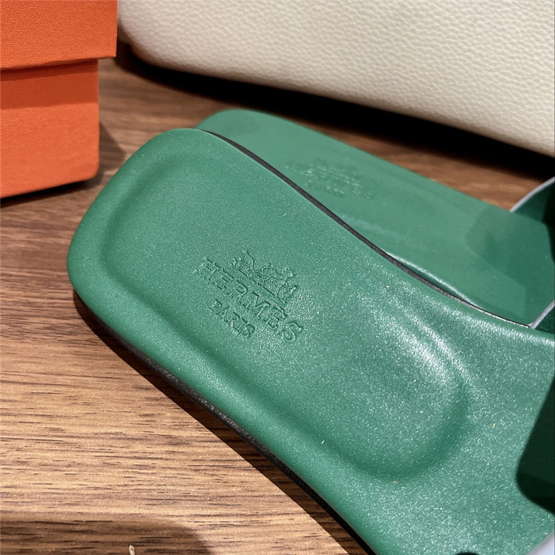 H**me5 H buckle slippers