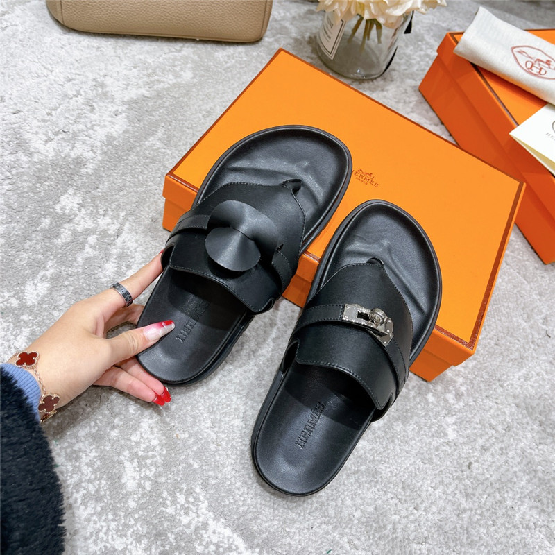 H**me5 kelly buckle slippers