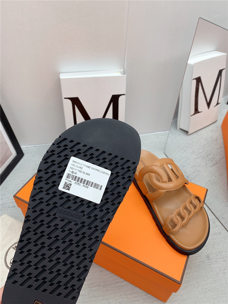 H**me5 flat sandals