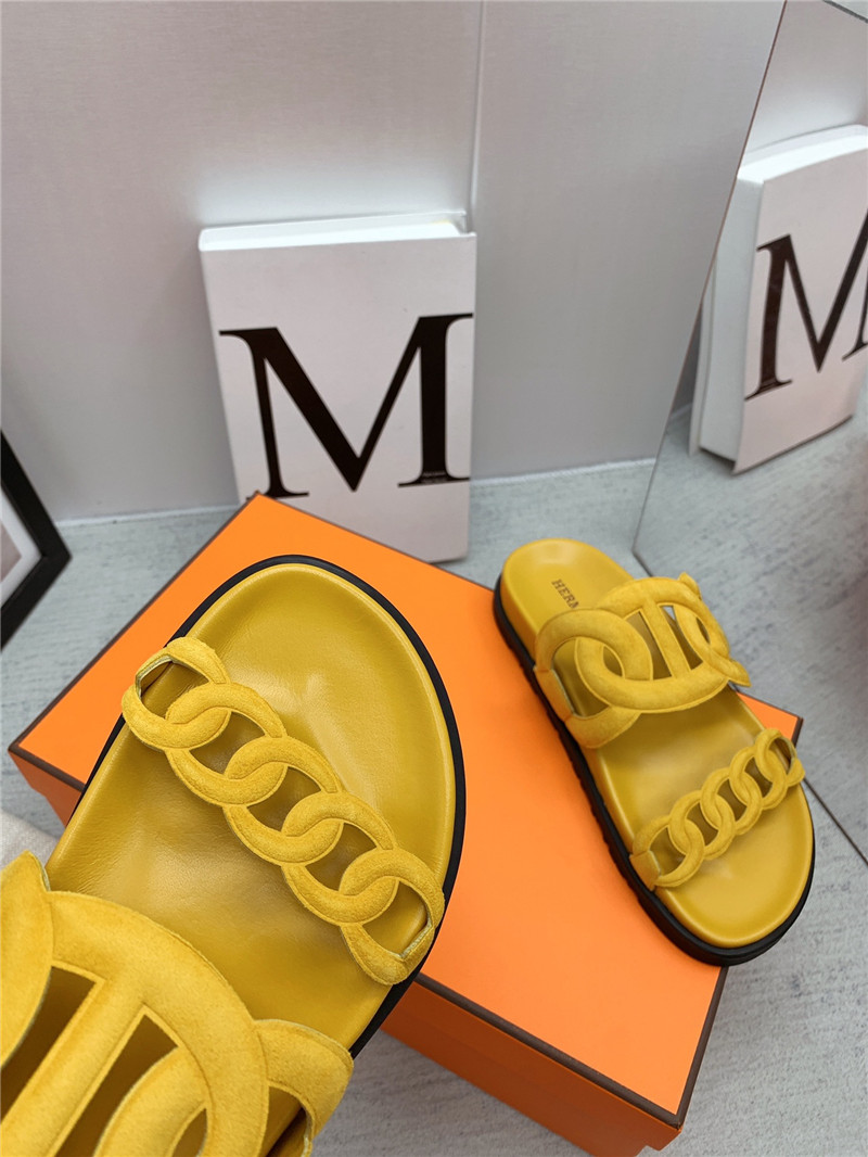 H**me5 flat sandals