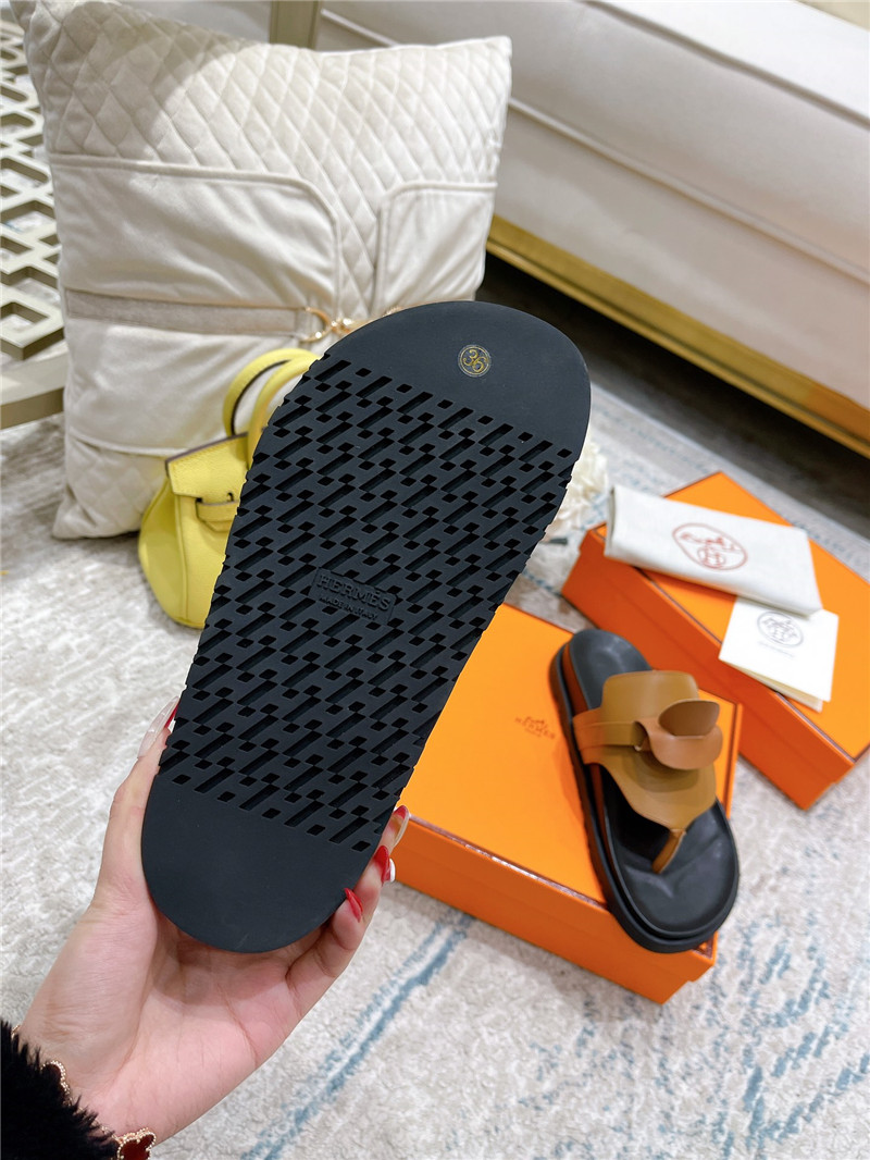 H**me5 kelly buckle slippers