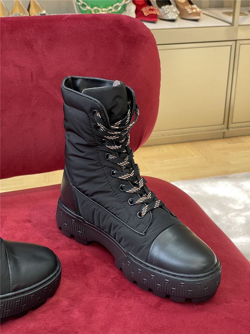 H**me5 down sports ankle boots