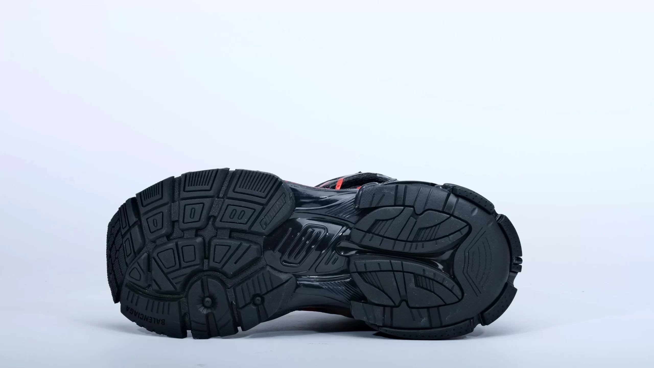 Runner Graffiti Sneaker in Red and black mesh and nylon