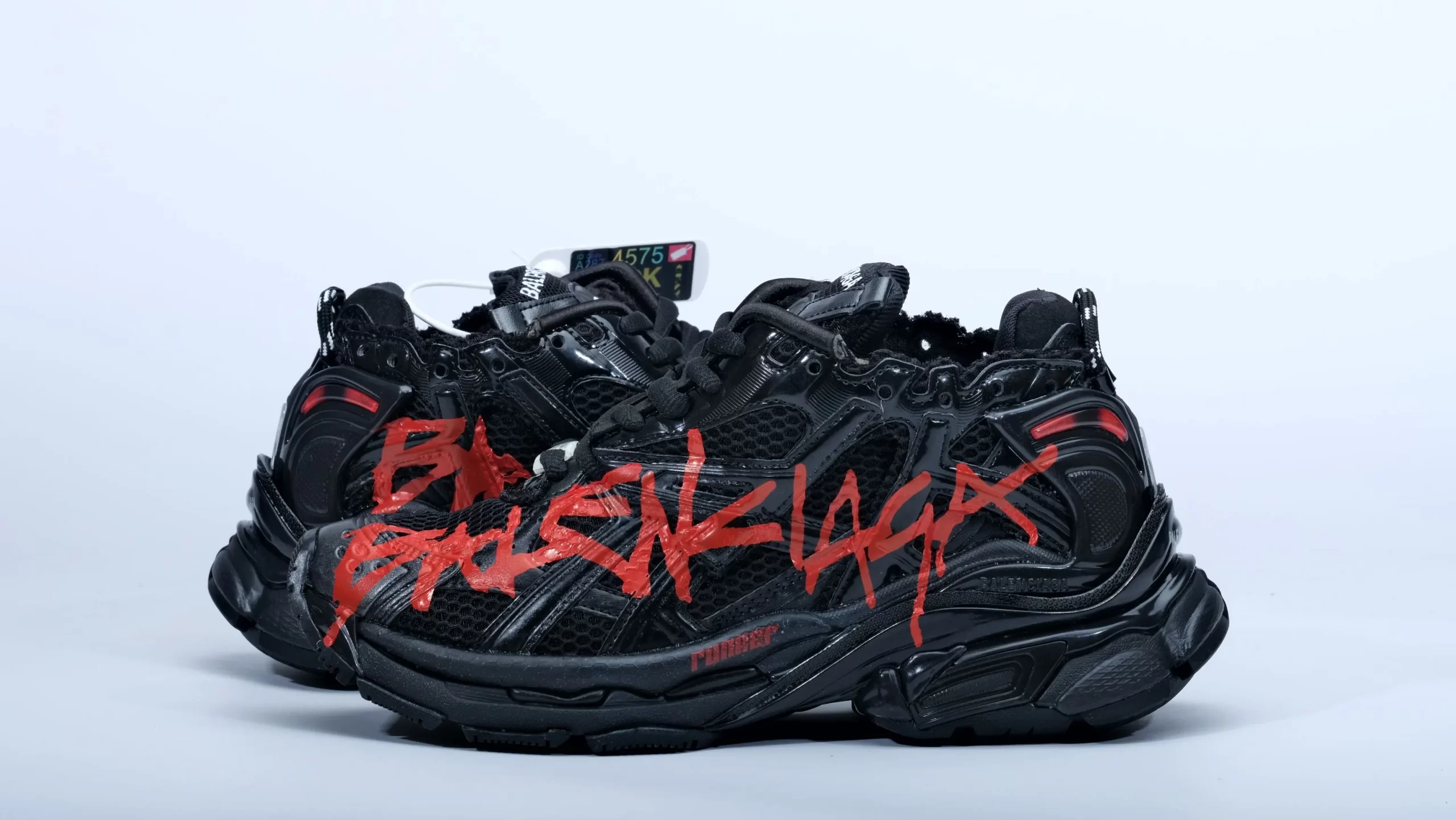 Runner Graffiti Sneaker in Red and black mesh and nylon