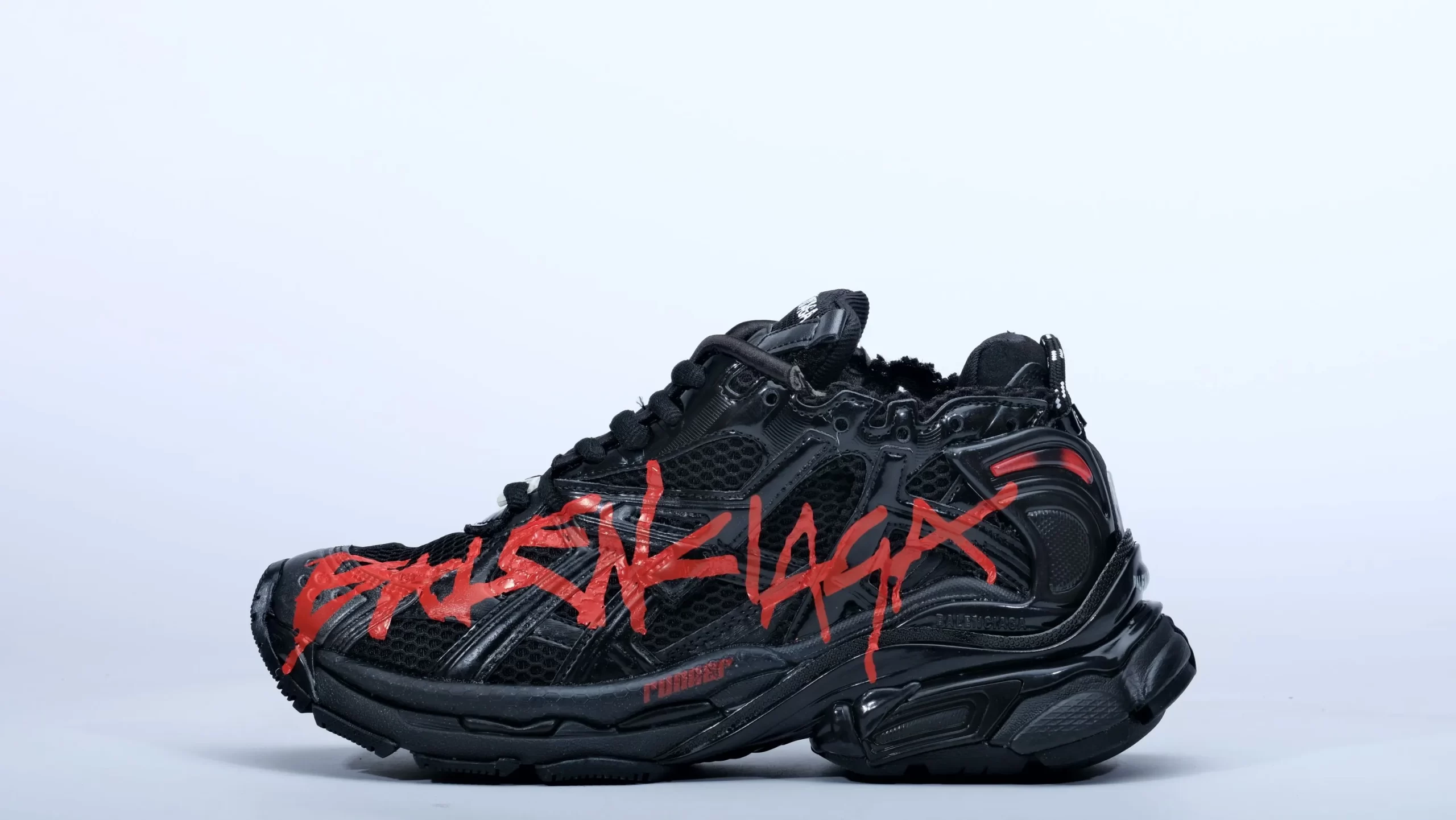 Runner Graffiti Sneaker in Red and black mesh and nylon