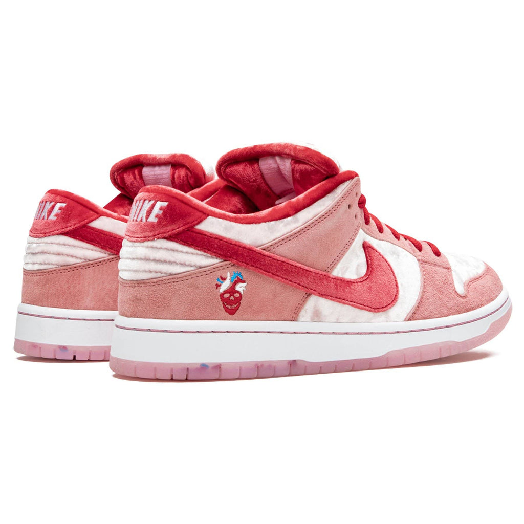 StrangeLove x Dunk Low SB  Valentine s Day  CT2552-800