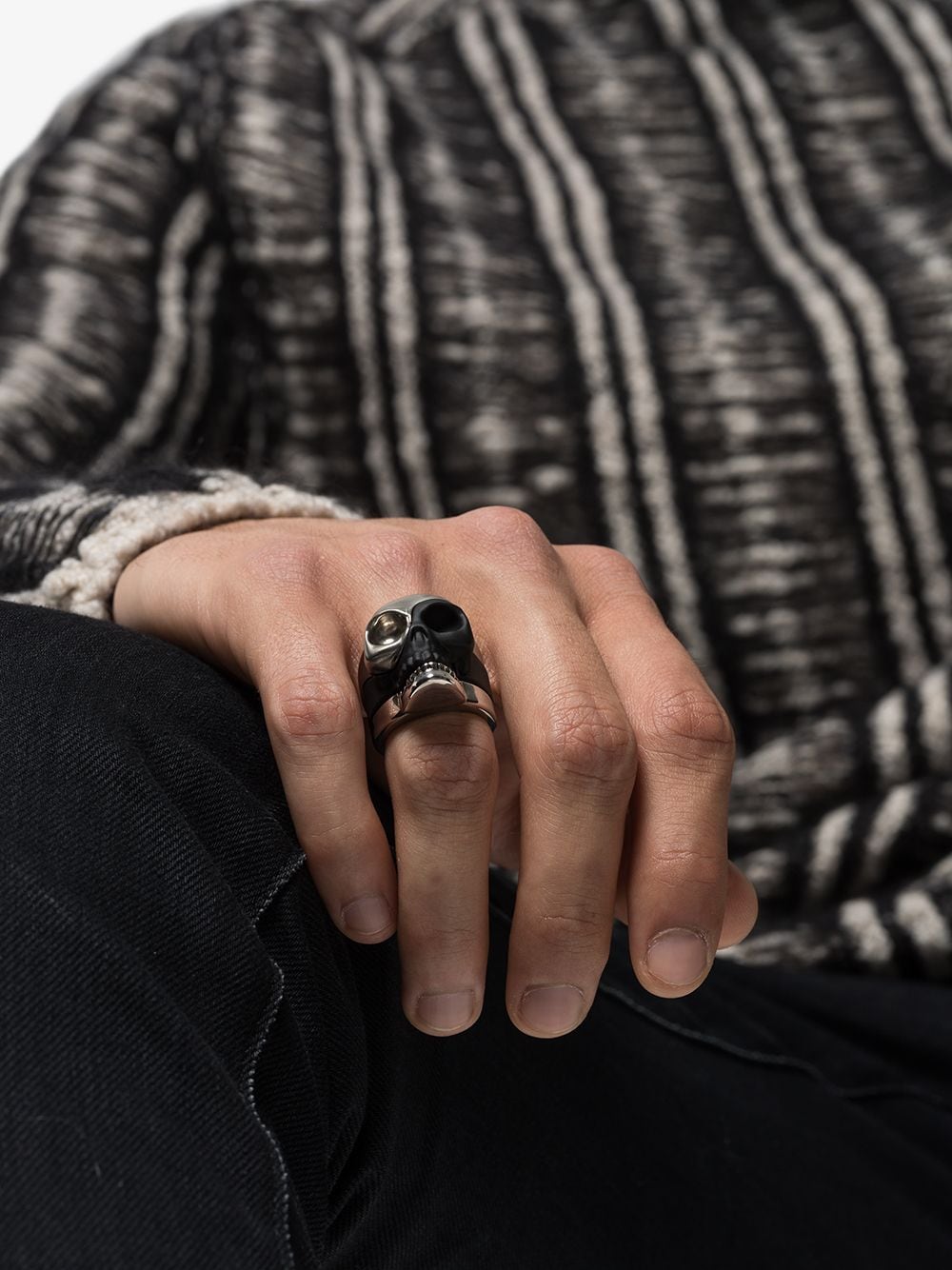 A1exa*der Mcqv*en Dupes three-piece Skull motif ring