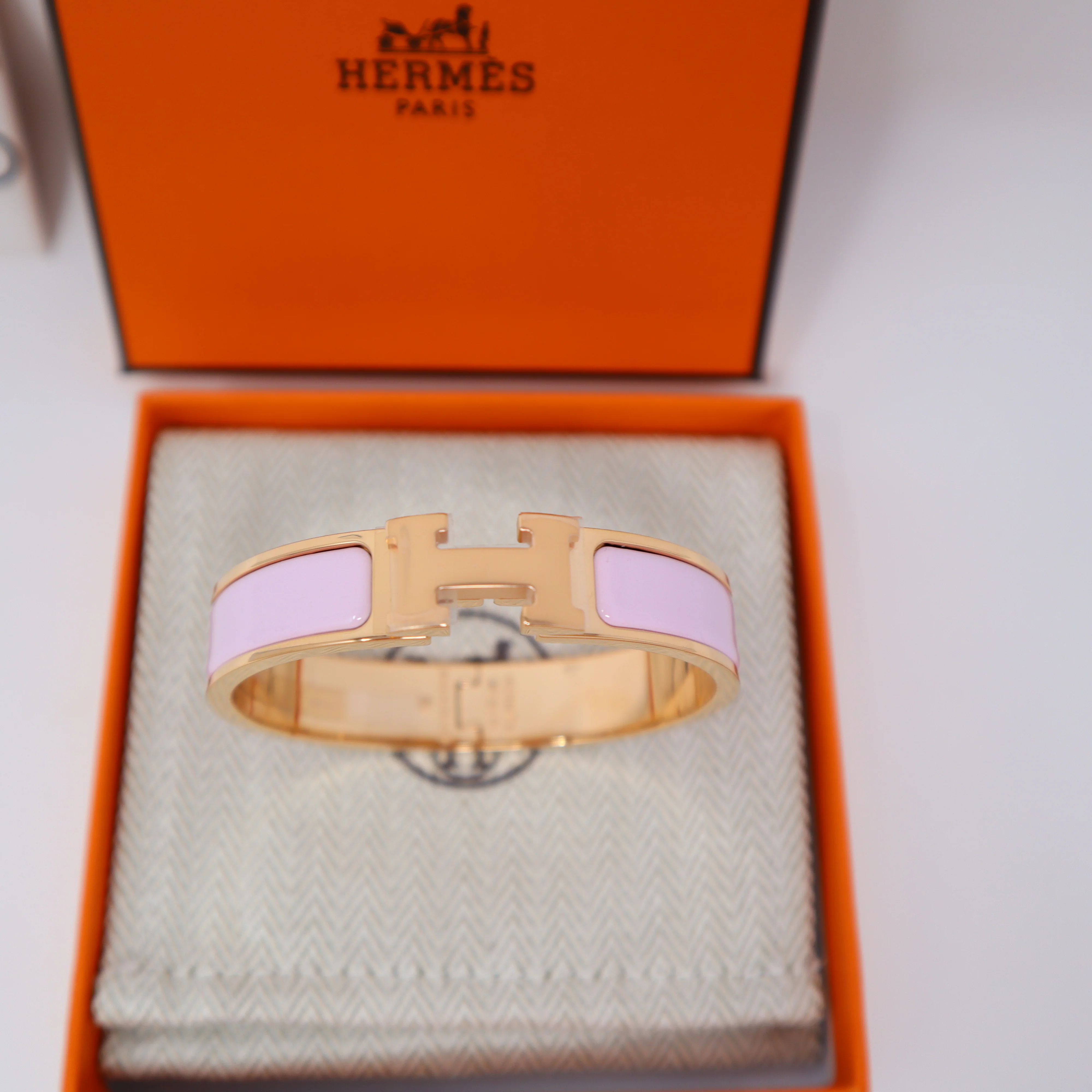 NEW H**me5 CLIC CLAC ROSE DRAGEE PASTEL ROSE GOLD ENAMEL BRACELET PM