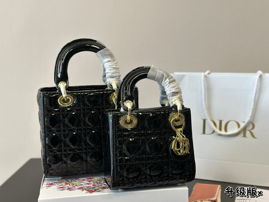 D10r patent leather Princess Diana bag