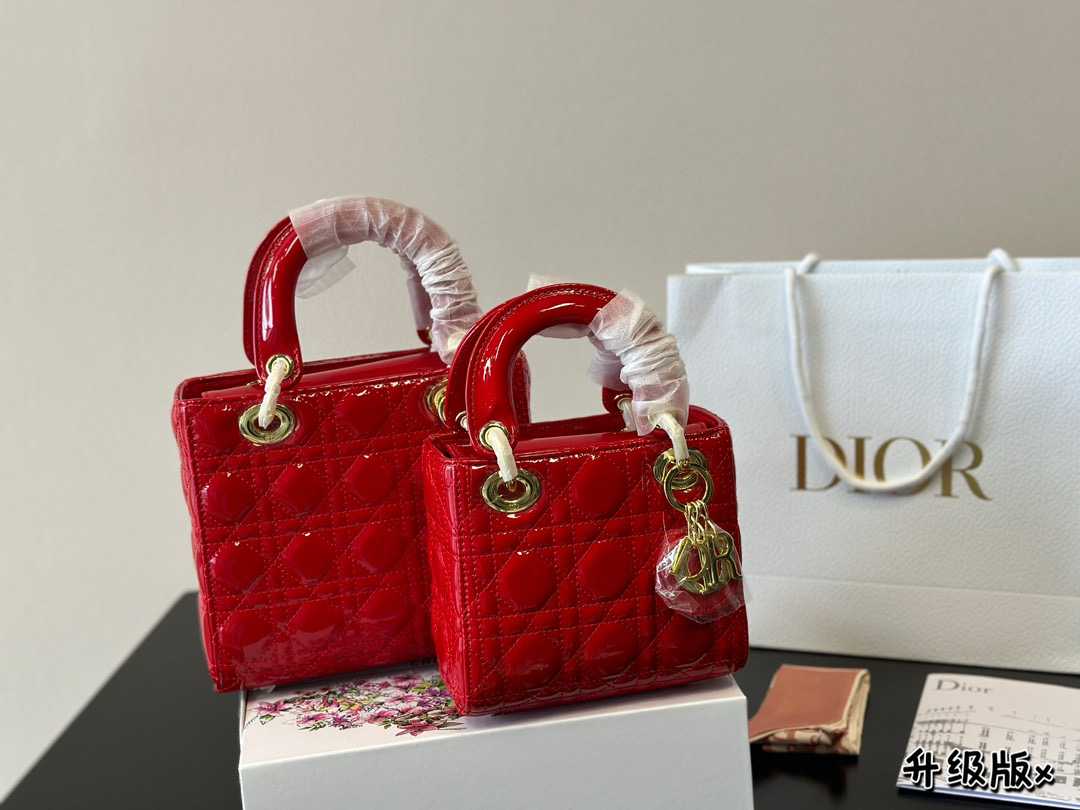 D10r patent leather Princess Diana bag