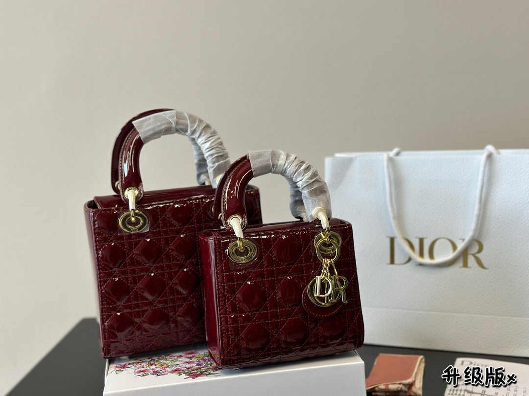 D10r patent leather Princess Diana bag