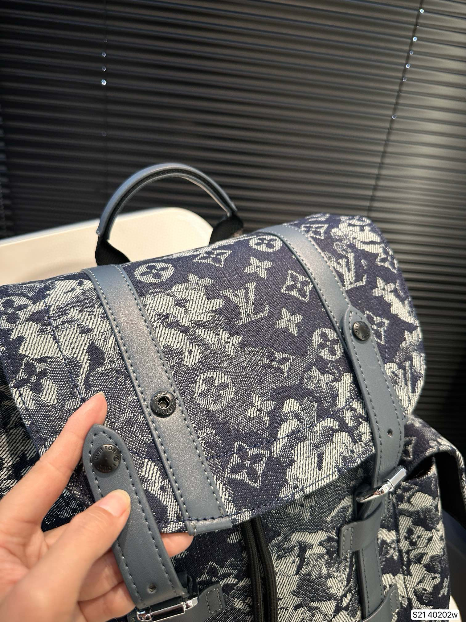 L0vis Vvtt0n Robot Backpack