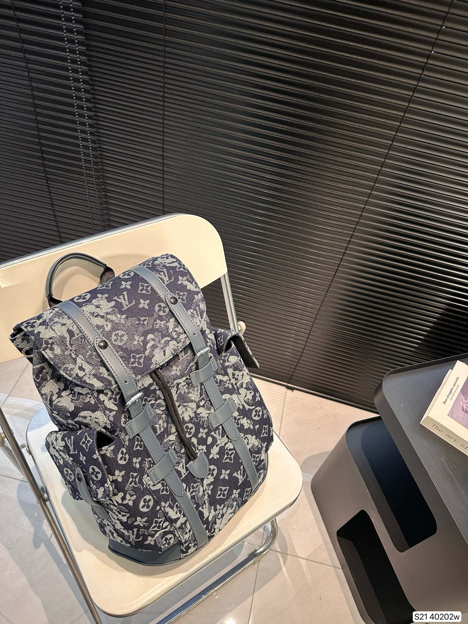 L0vis Vvtt0n Robot Backpack