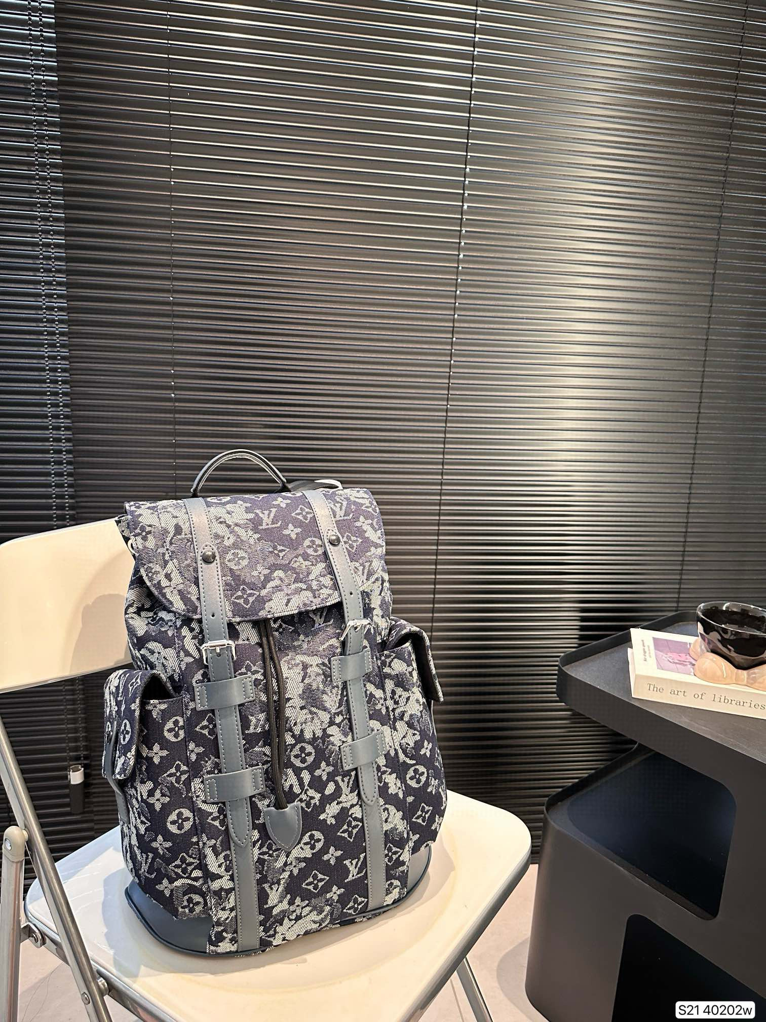 L0vis Vvtt0n Robot Backpack