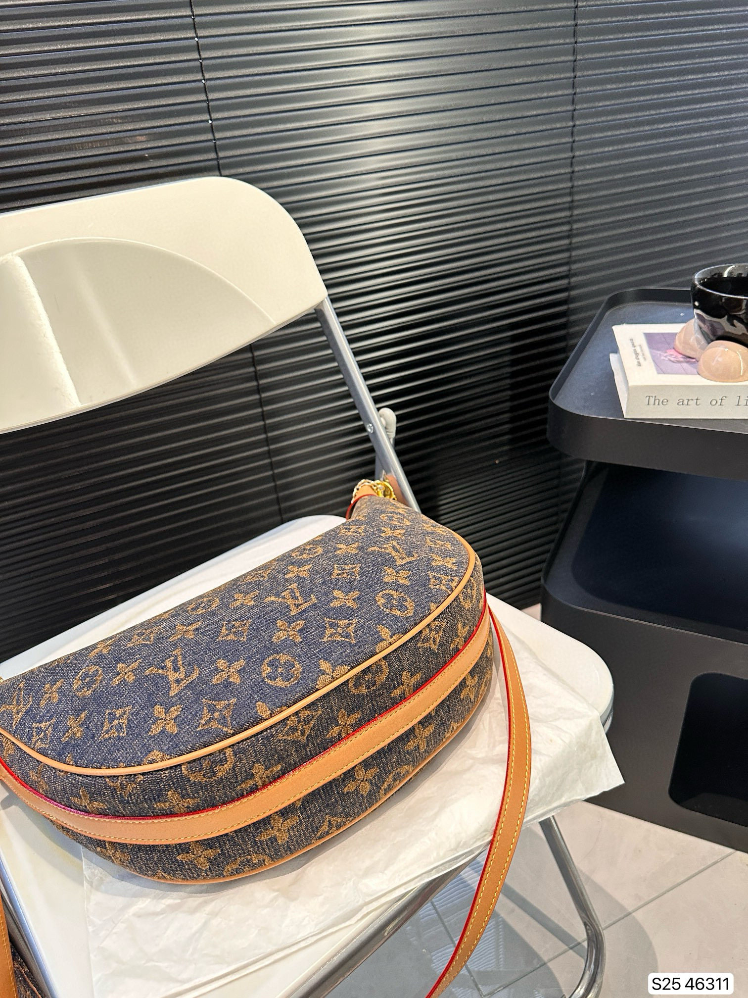 L0vis Vvtt0n large pea bag