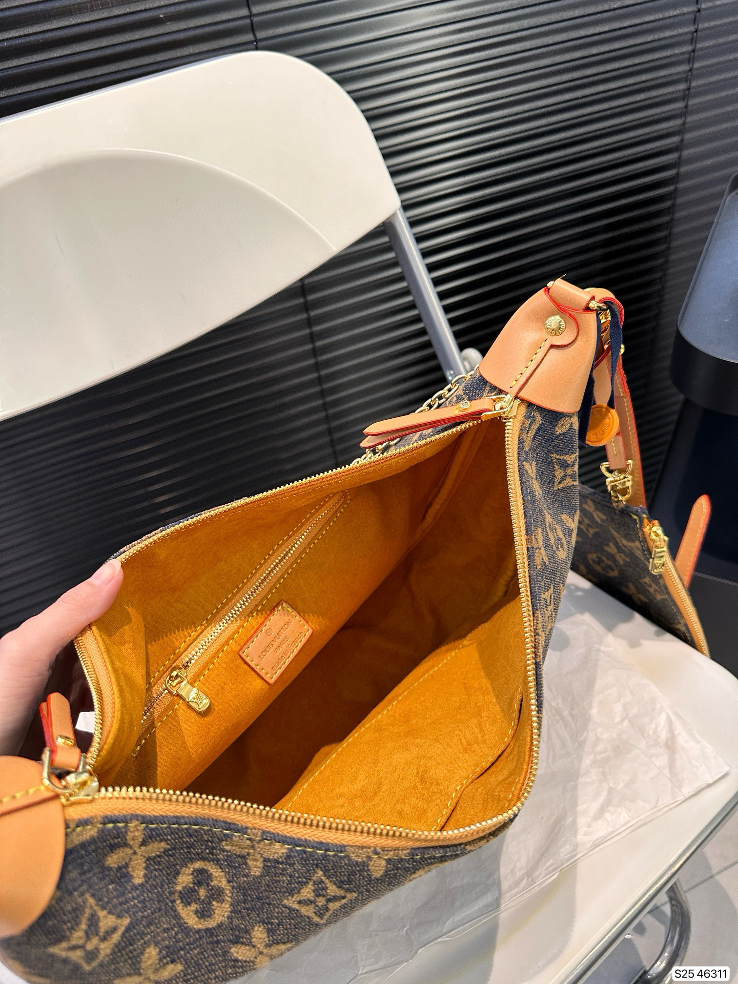 L0vis Vvtt0n large pea bag