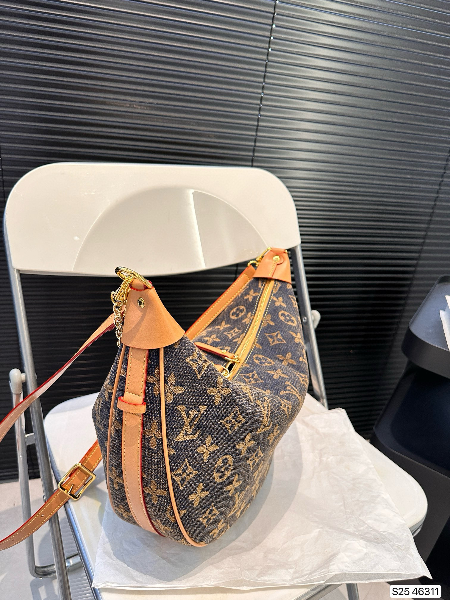 L0vis Vvtt0n large pea bag