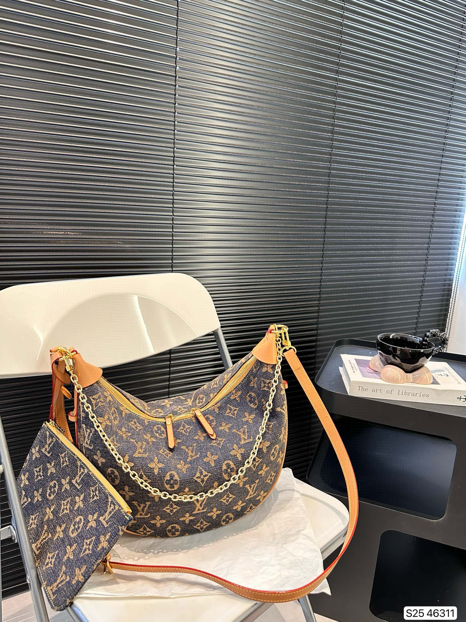 L0vis Vvtt0n large pea bag