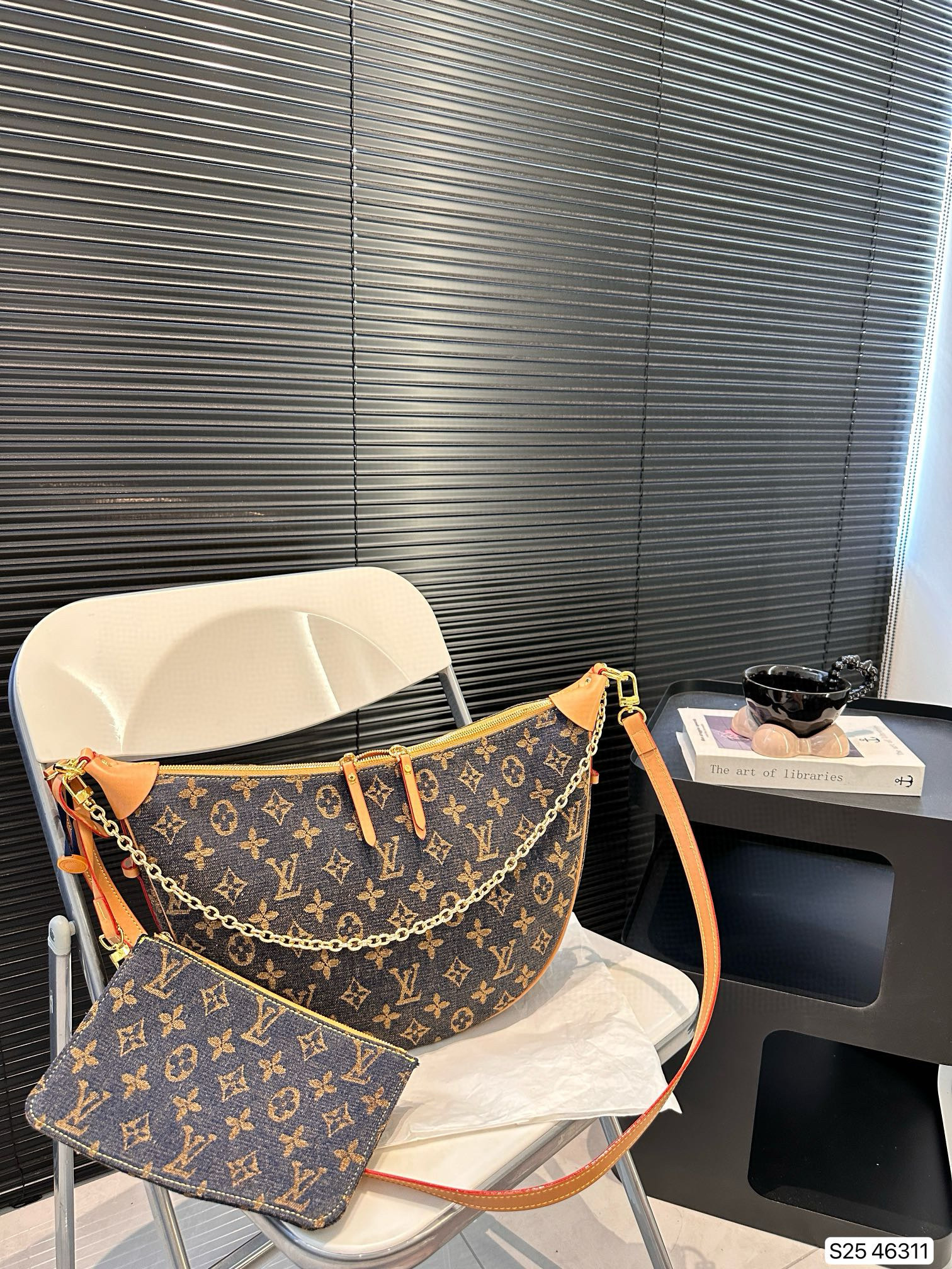 L0vis Vvtt0n large pea bag