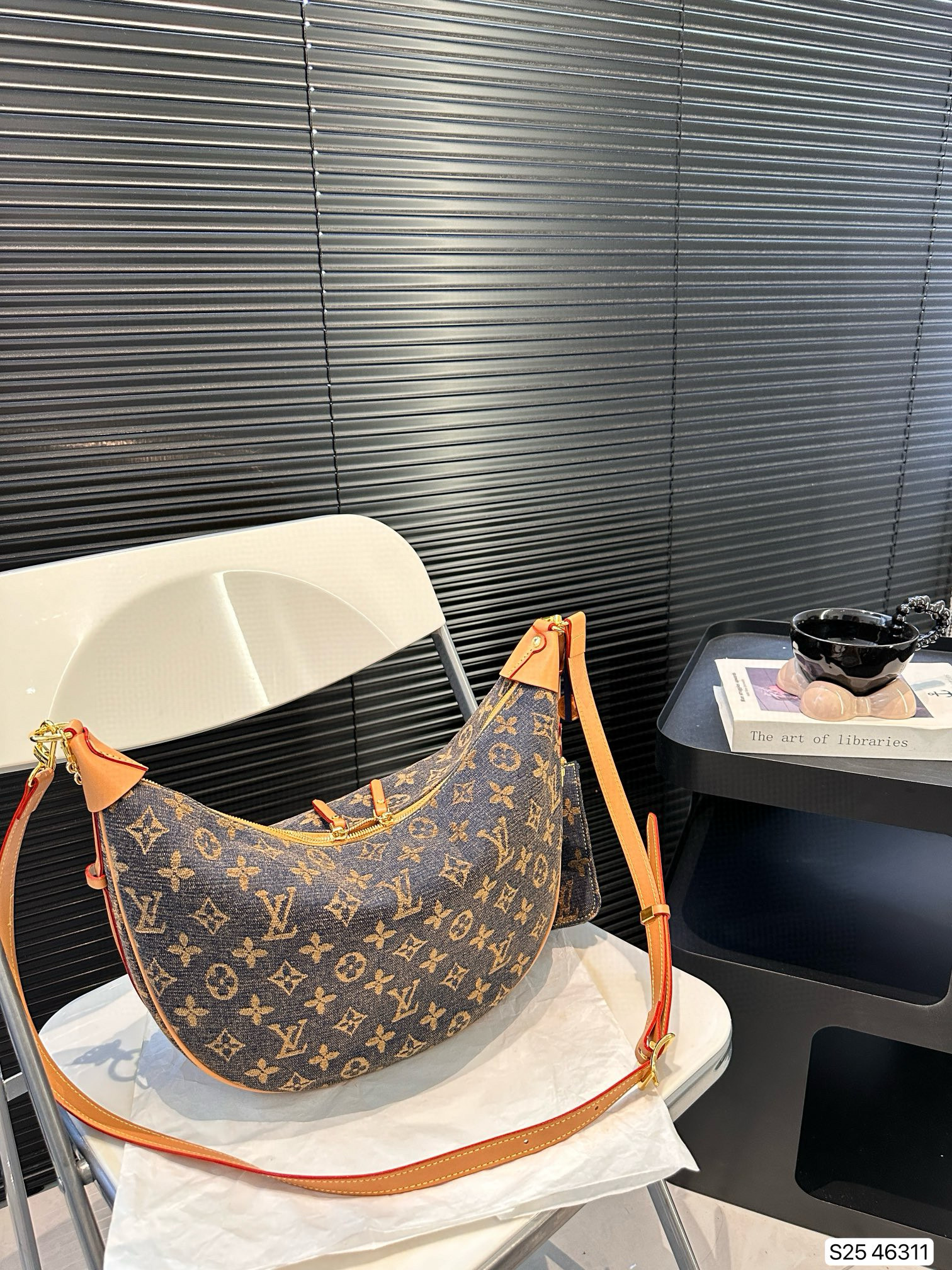 L0vis Vvtt0n large pea bag