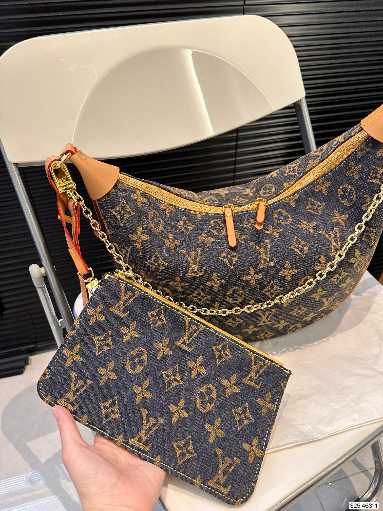 L0vis Vvtt0n large pea bag