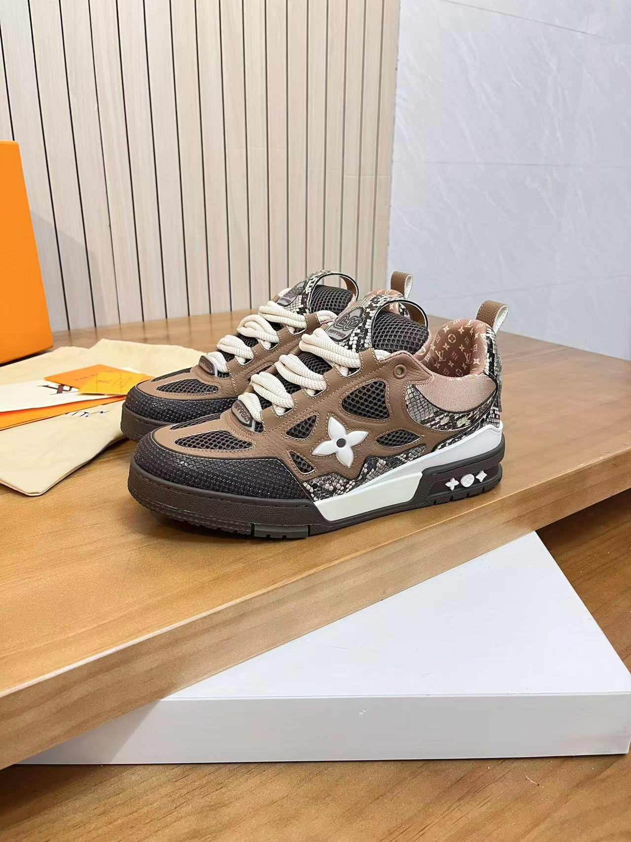 L0vis Vvtt0n Skate Lace-up low-top fashion shoes men's brown replica