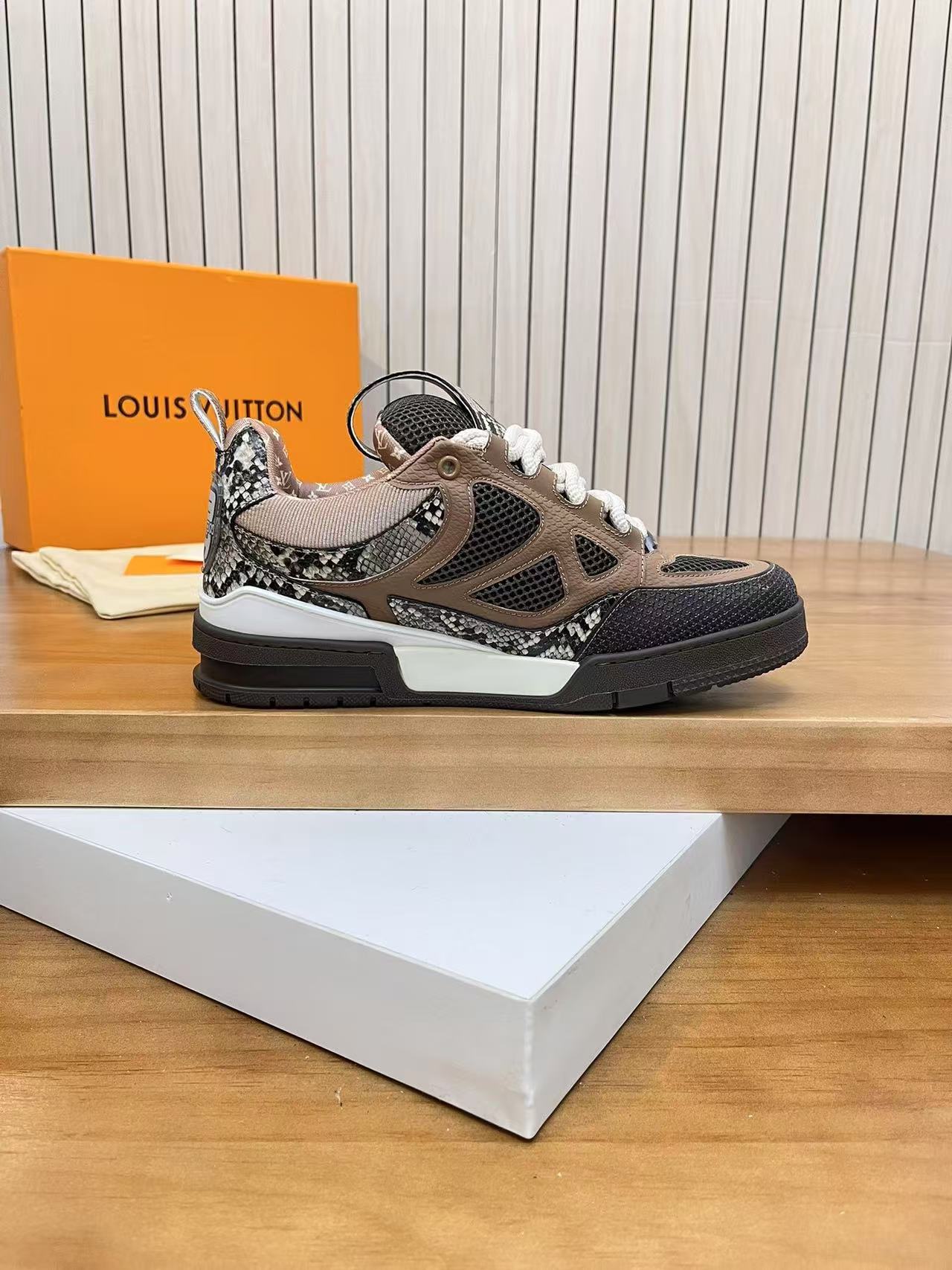 L0vis Vvtt0n Skate Lace-up low-top fashion shoes men