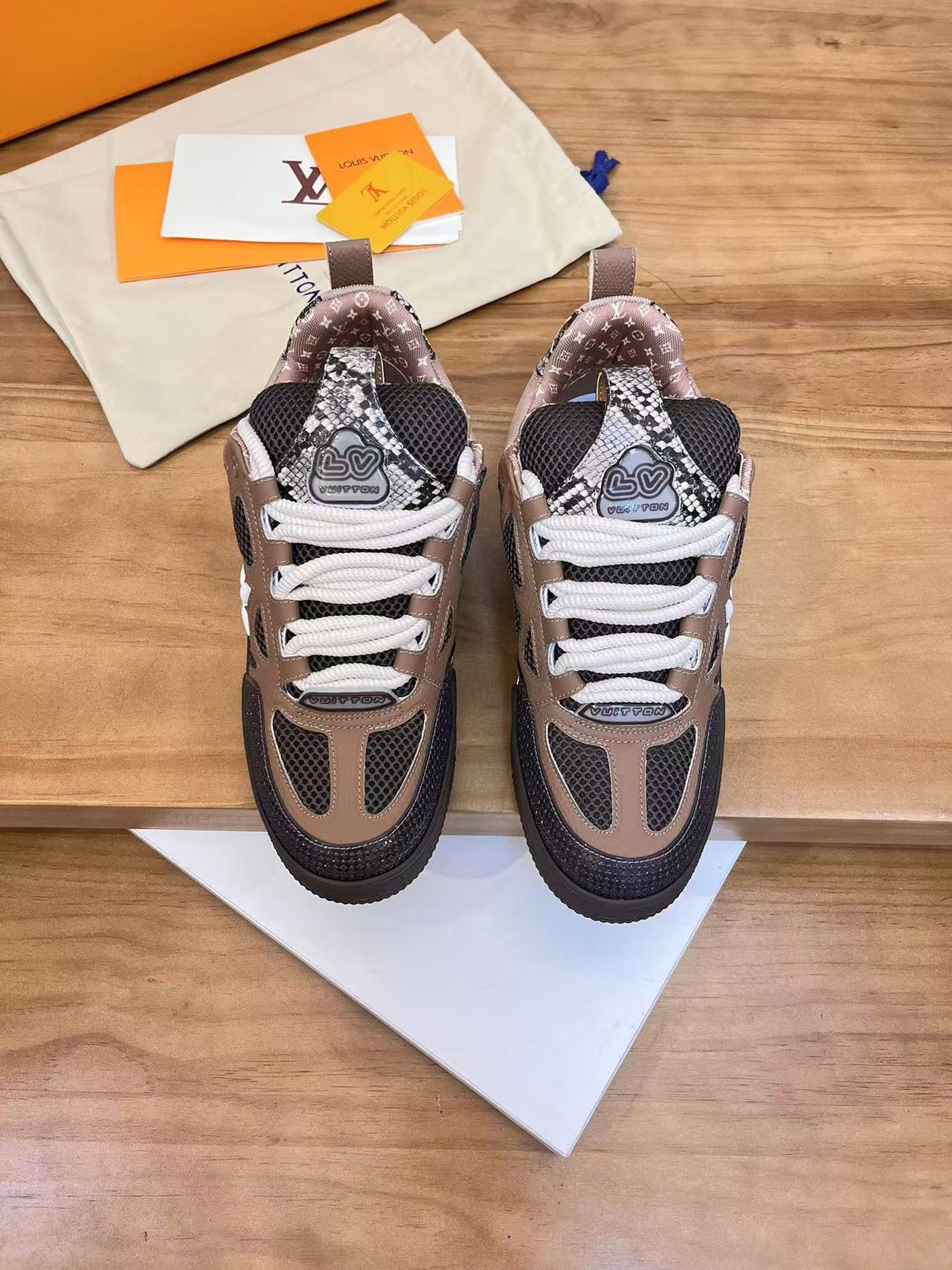 L0vis Vvtt0n Skate Lace-up low-top fashion shoes men