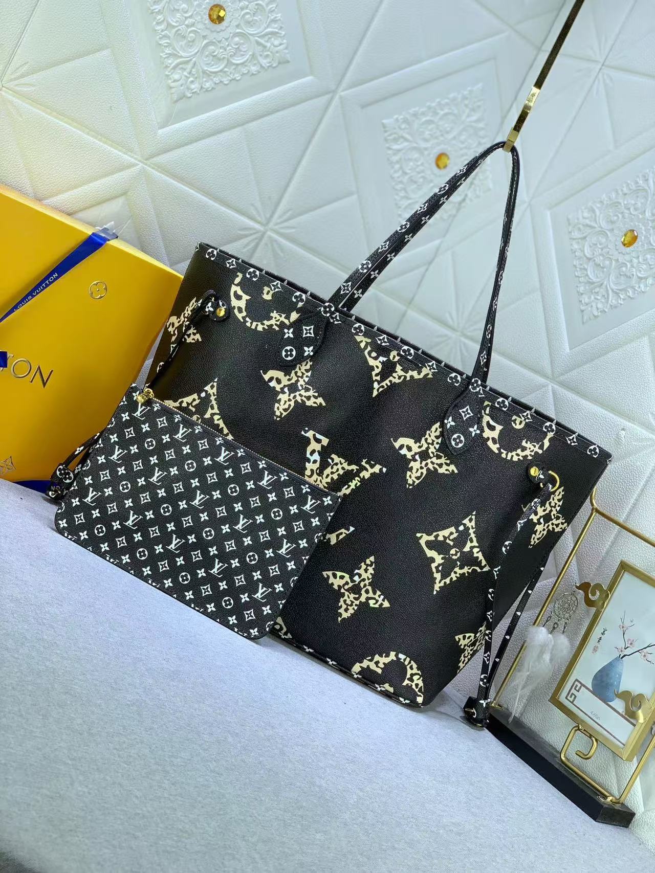 L0vis Vvtt0n Monogram Giant Jungle Neverfull MM Bag Replica Yellow M40995