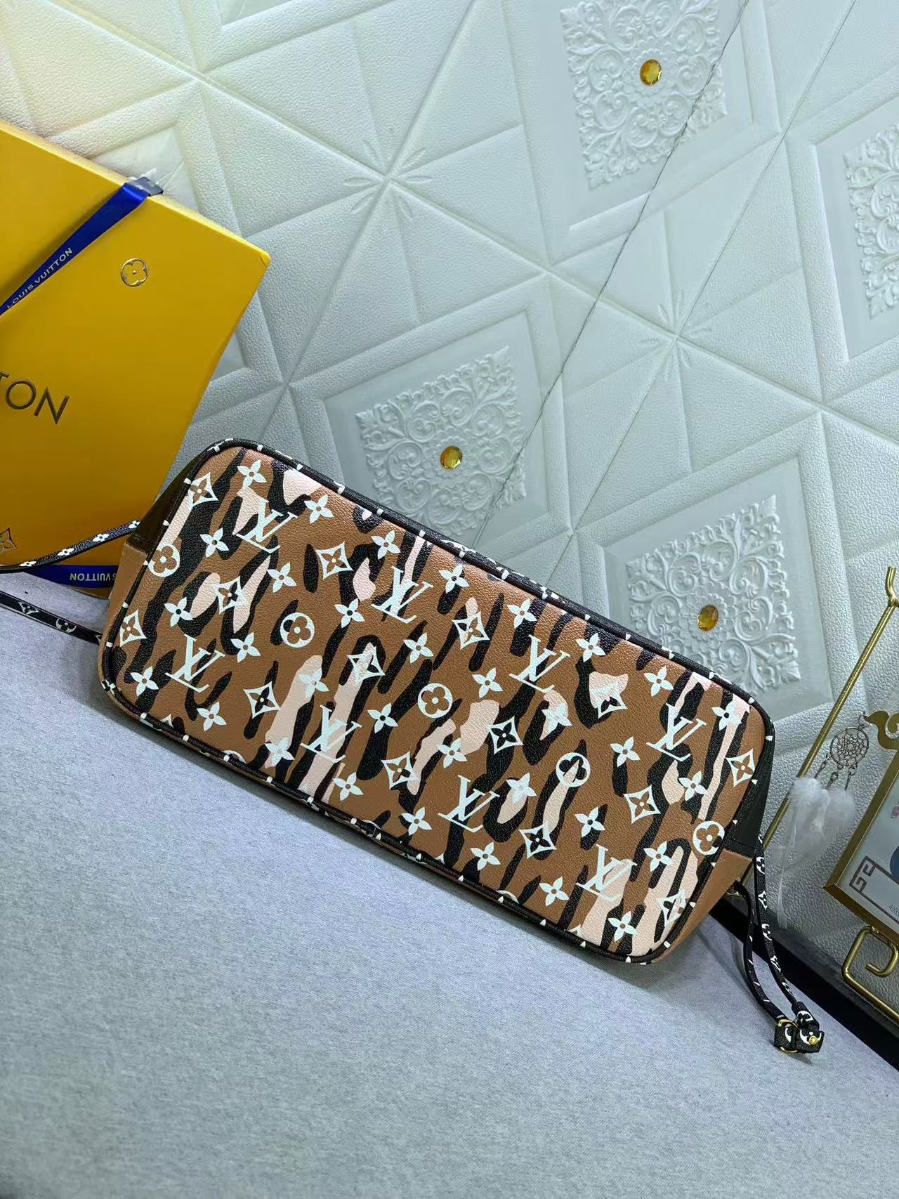 L0vis Vvtt0n Monogram Giant Jungle Neverfull MM Bag Replica Yellow M40995