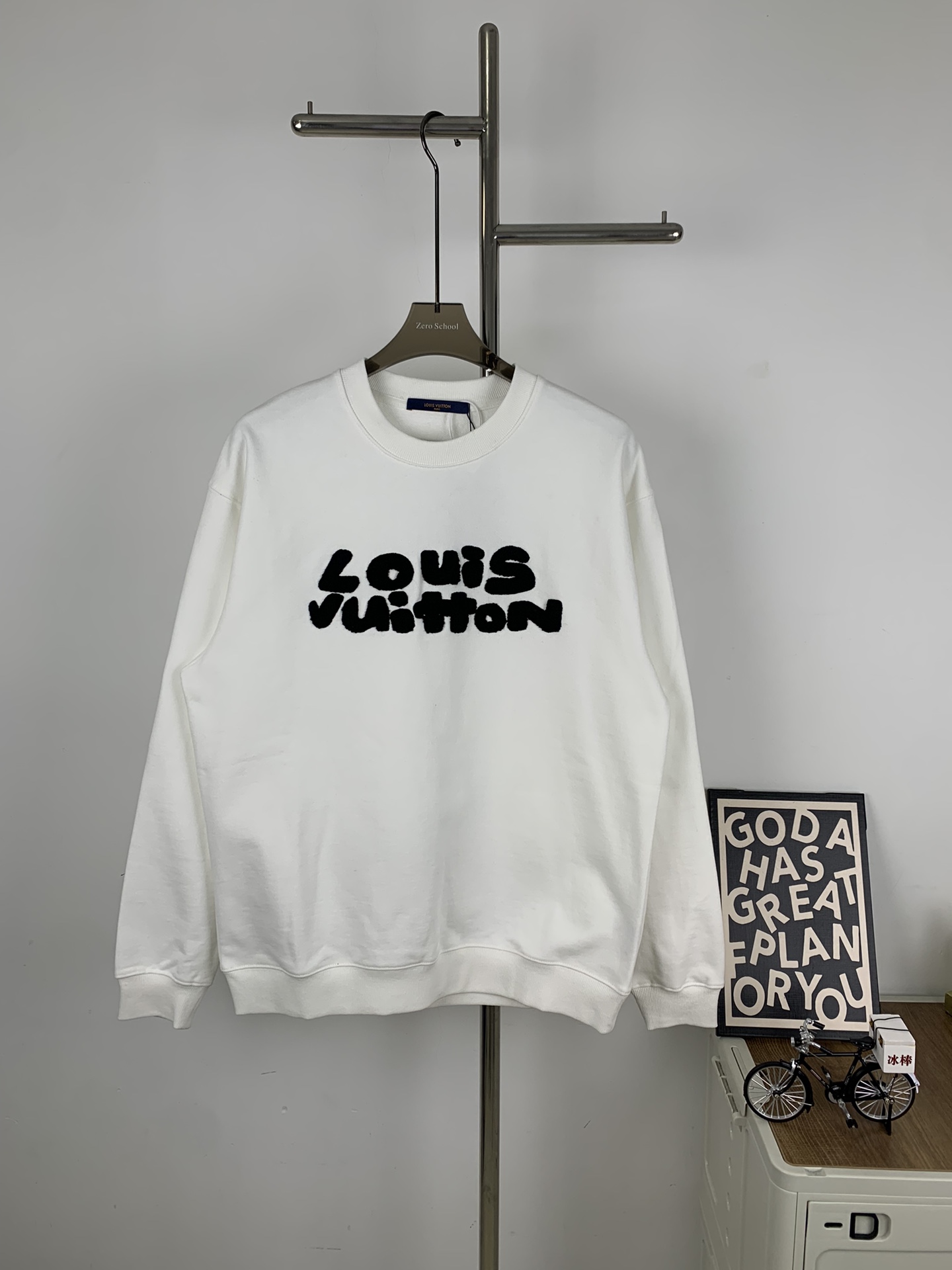 L0vis Vvtt0n Hoodie