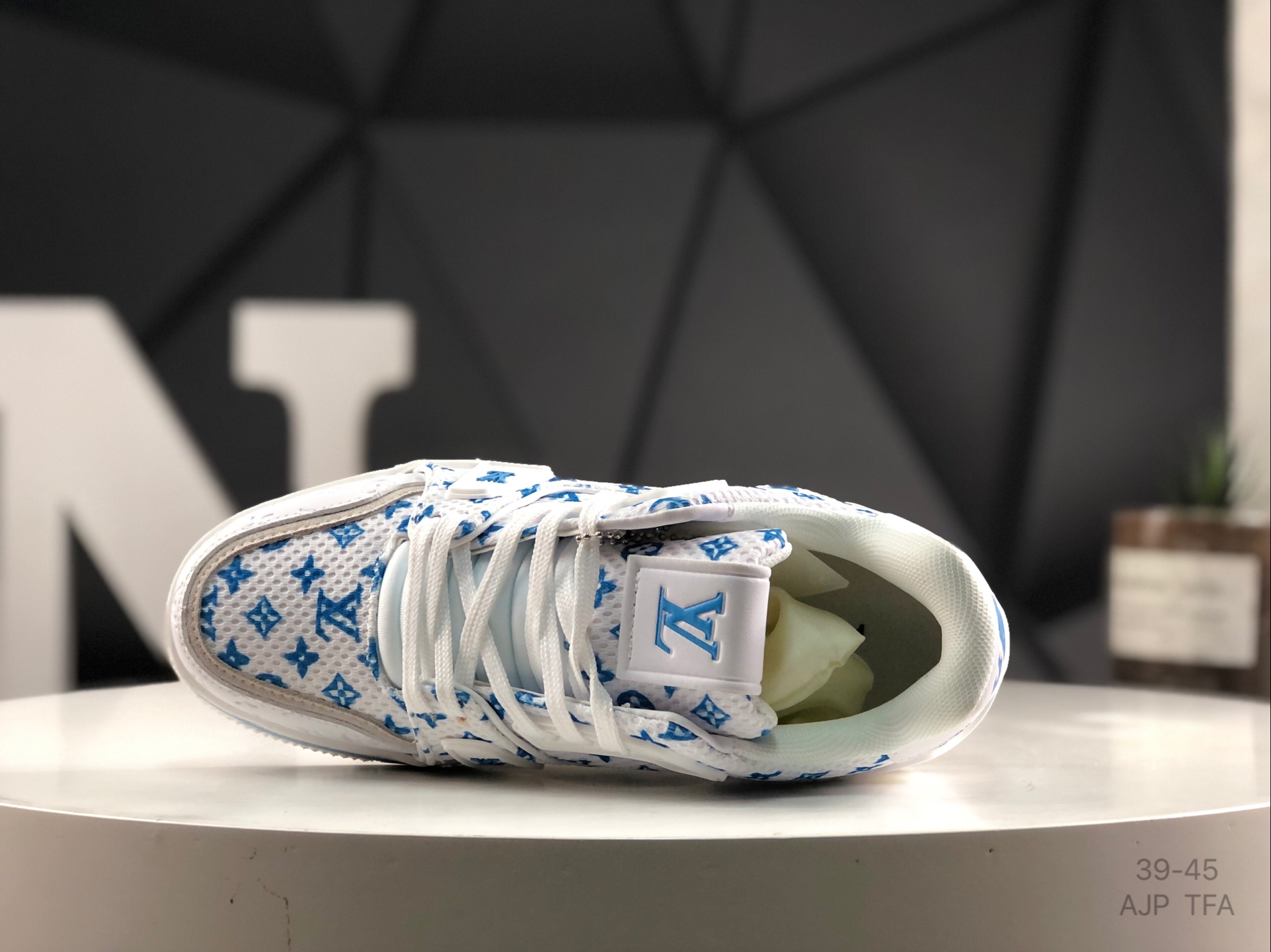 L0vis Vvtt0n Trainer Sneakers Replica